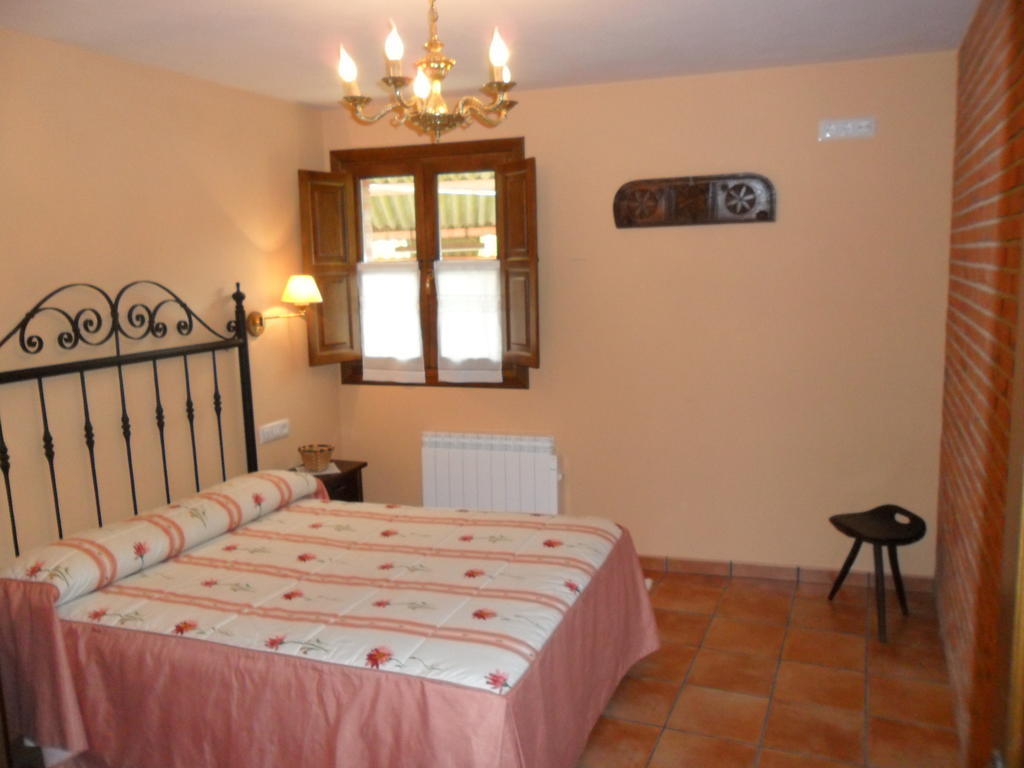 Apartamentos Rurales Los Villares 코룬가 객실 사진